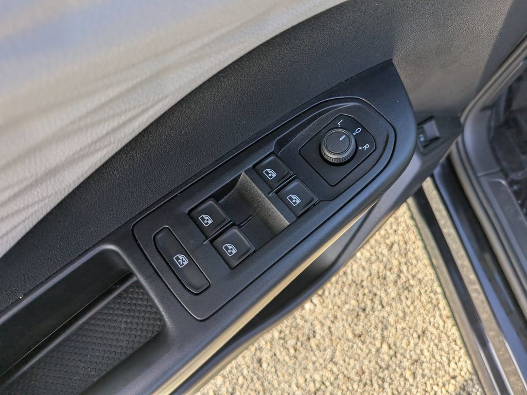 Certified 2022 Volkswagen Taos S FWD image 16