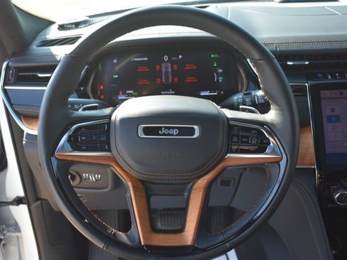 Used 2022 Jeep Grand Cherokee Summit AWD/4WD image 21