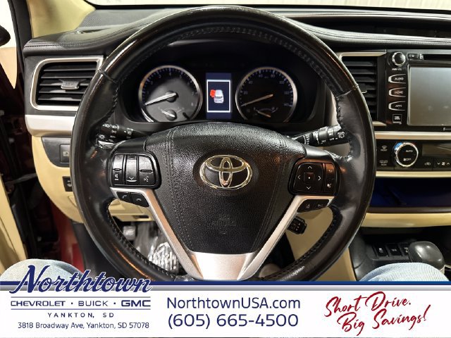 Used 2017 Toyota Highlander Limited AWD/4WD image 14