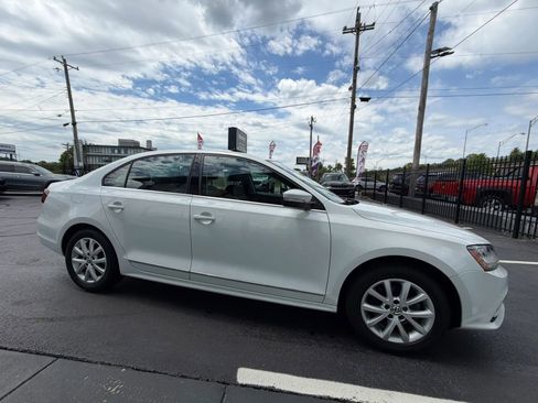 Used 2017 Volkswagen Jetta SEL FWD image 13