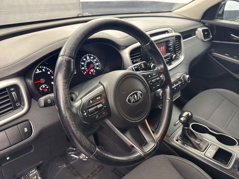 Used 2016 Kia Sorento AWD w/ LX Convenience Package image 9