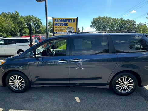 Used 2018 Toyota Sienna XLE Premium FWD image 8