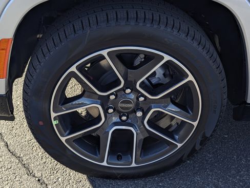 New 2025 Jeep Wagoneer Series III w/ Quick Order Package 25C Super image 7