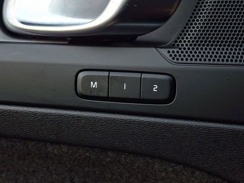 Certified 2024 Volvo XC40 B5 Core image 26