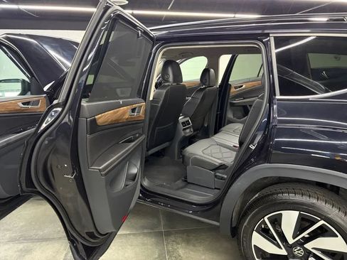 Used 2025 Volkswagen Atlas SE AWD/4WD image 38