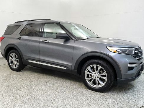 Used 2022 Ford Explorer XLT w/ Equipment Group 202A AWD/4WD image 7