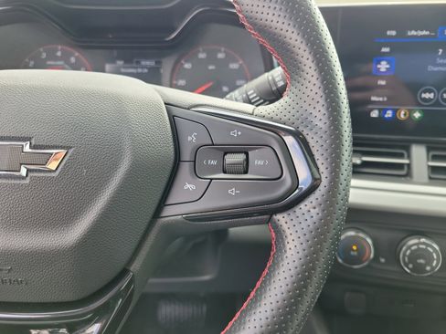 Used 2024 Chevrolet Trax RS w/ Sunroof Package FWD image 23