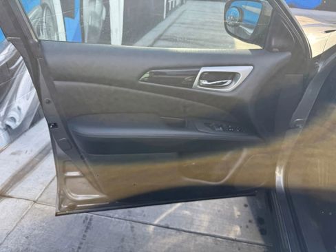 Used 2020 Nissan Pathfinder SV image 13