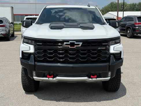 Used 2023 Chevrolet Silverado 1500 ZR2 image 3