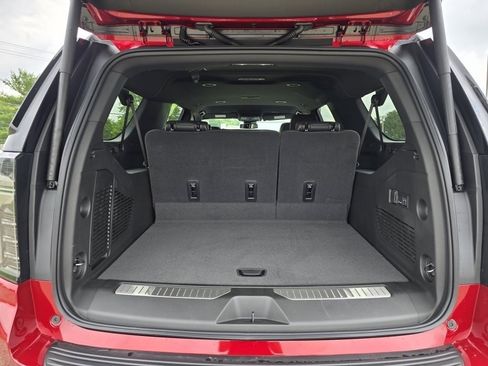 New 2025 Chevrolet Suburban Premier image 13