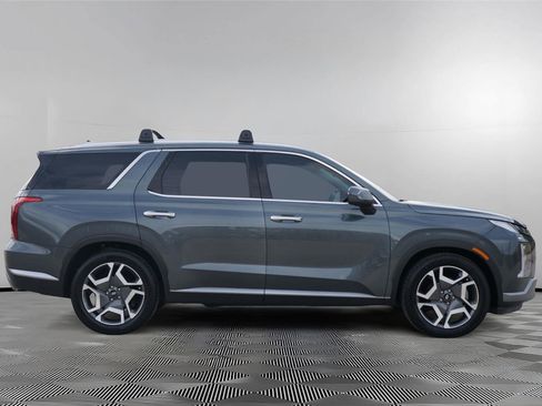 Used 2023 Hyundai Palisade SEL w/ Premium Package FWD image 4