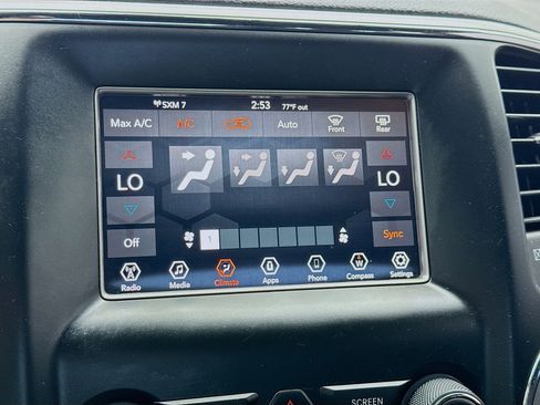 Used 2019 Jeep Grand Cherokee Laredo image 12