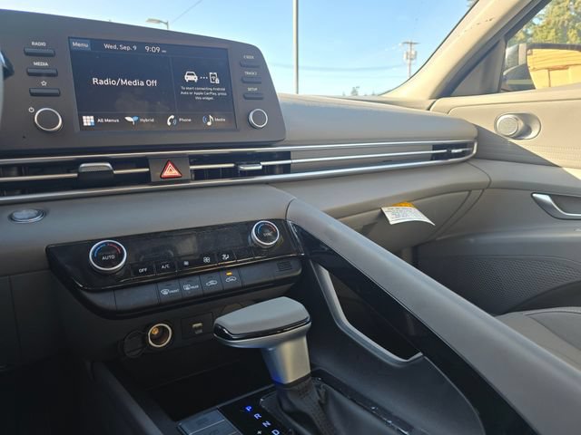 Certified 2025 Hyundai Elantra Hybrid FWD image 32