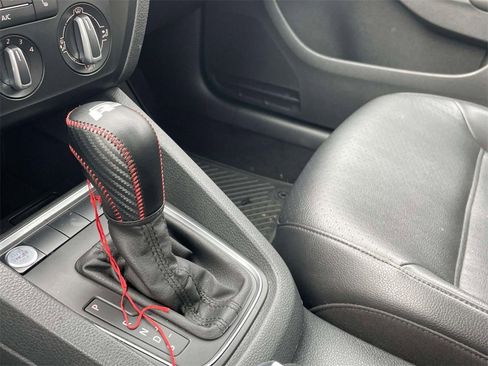 Used 2017 Volkswagen Jetta SE image 29