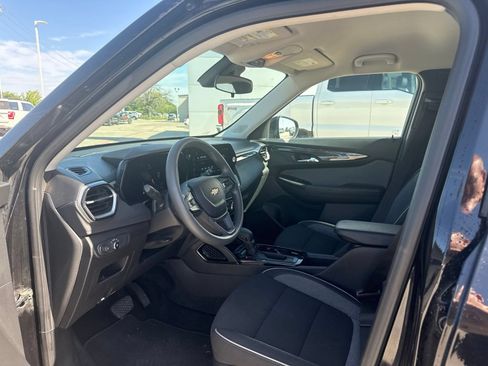 Used 2025 Chevrolet TrailBlazer LT FWD image 9