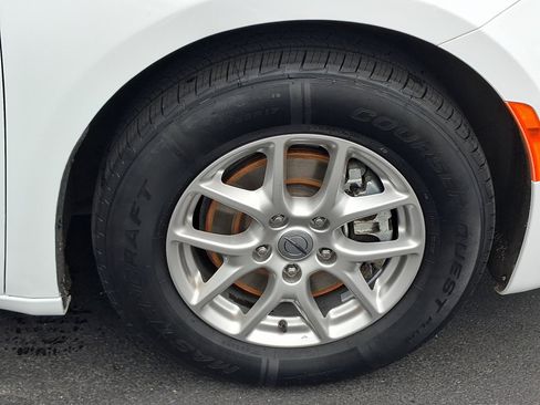 Used 2024 Chrysler Pacifica Touring-L FWD image 8