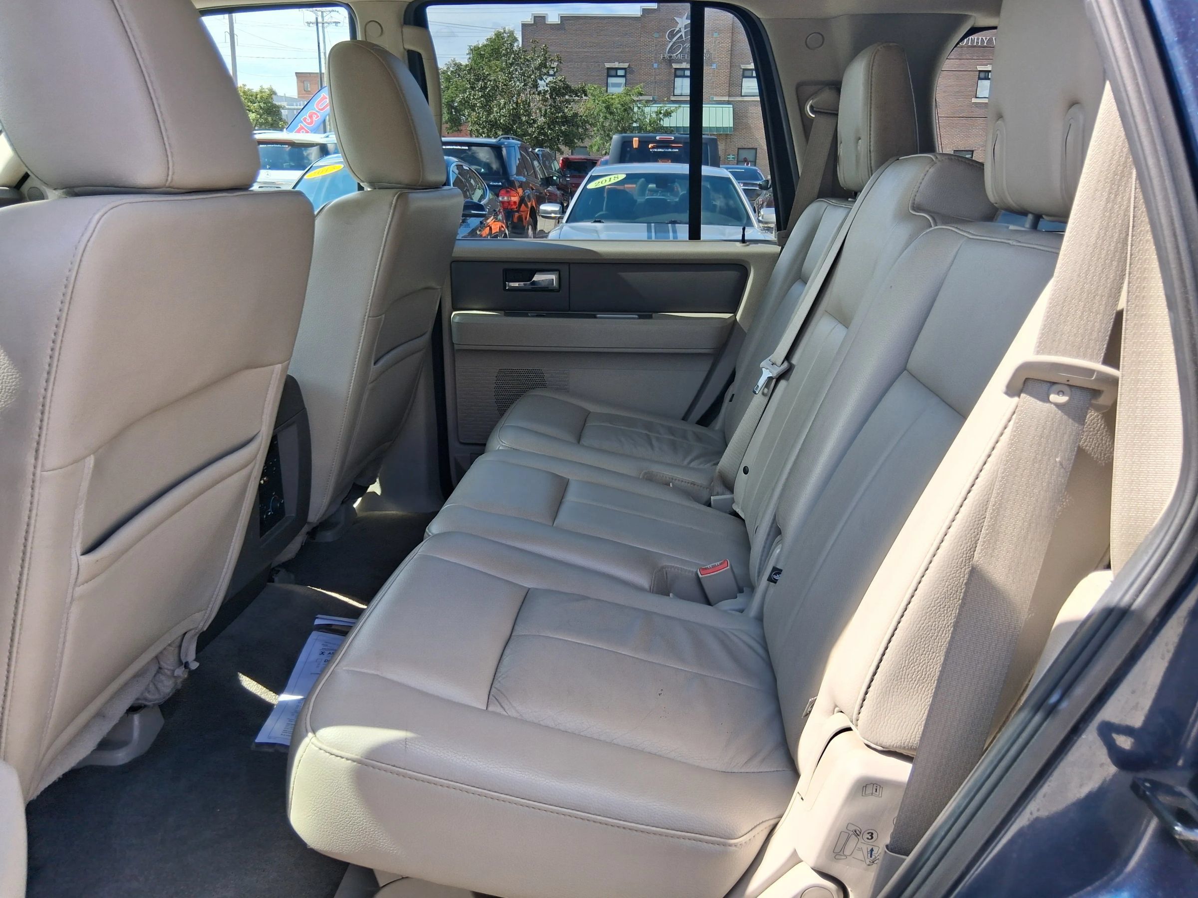 Used 2014 Ford Expedition XLT w/ Leather Seating Package AWD/4WD image 13