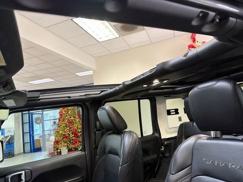 Used 2020 Jeep Wrangler Unlimited Sahara image 24