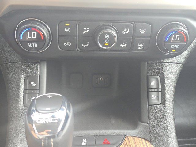 Used 2017 GMC Acadia Denali w/ Technology Package AWD/4WD image 31