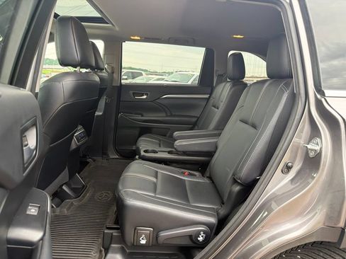 Used 2017 Toyota Highlander SE AWD/4WD image 8