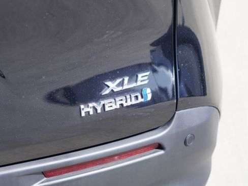 Used 2024 Toyota Sienna XLE FWD image 10