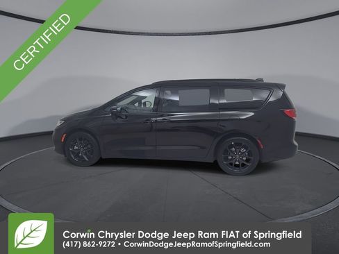 Certified 2025 Chrysler Pacifica Limited image 11