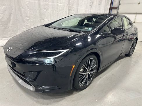 Used 2025 Toyota Prius XLE image 3