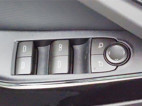 New 2026 Chevrolet Equinox LT w/ Safety and Technology Package image 18