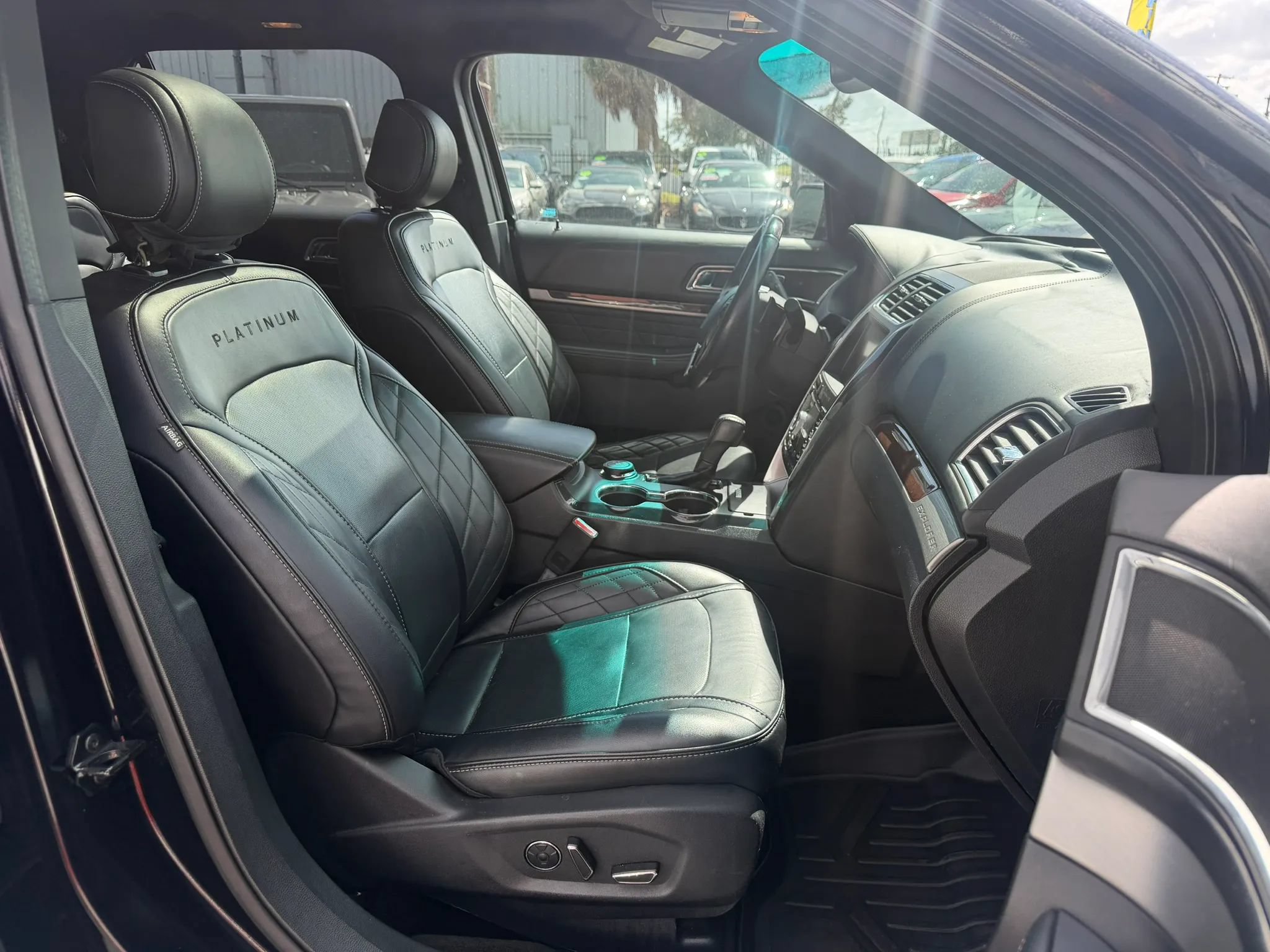 Used 2016 Ford Explorer Platinum AWD/4WD image 10