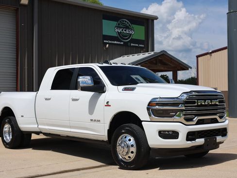 Used 2025 RAM 3500 Laramie w/ Max Tow Package AWD/4WD image 1