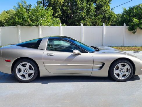 Used 1998 Chevrolet Corvette Coupe w/ Memory Pkg RWD image 17