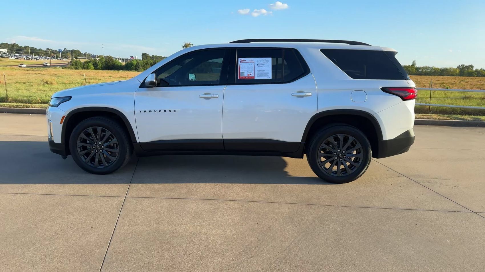 Used 2023 Chevrolet Traverse RS FWD image 6