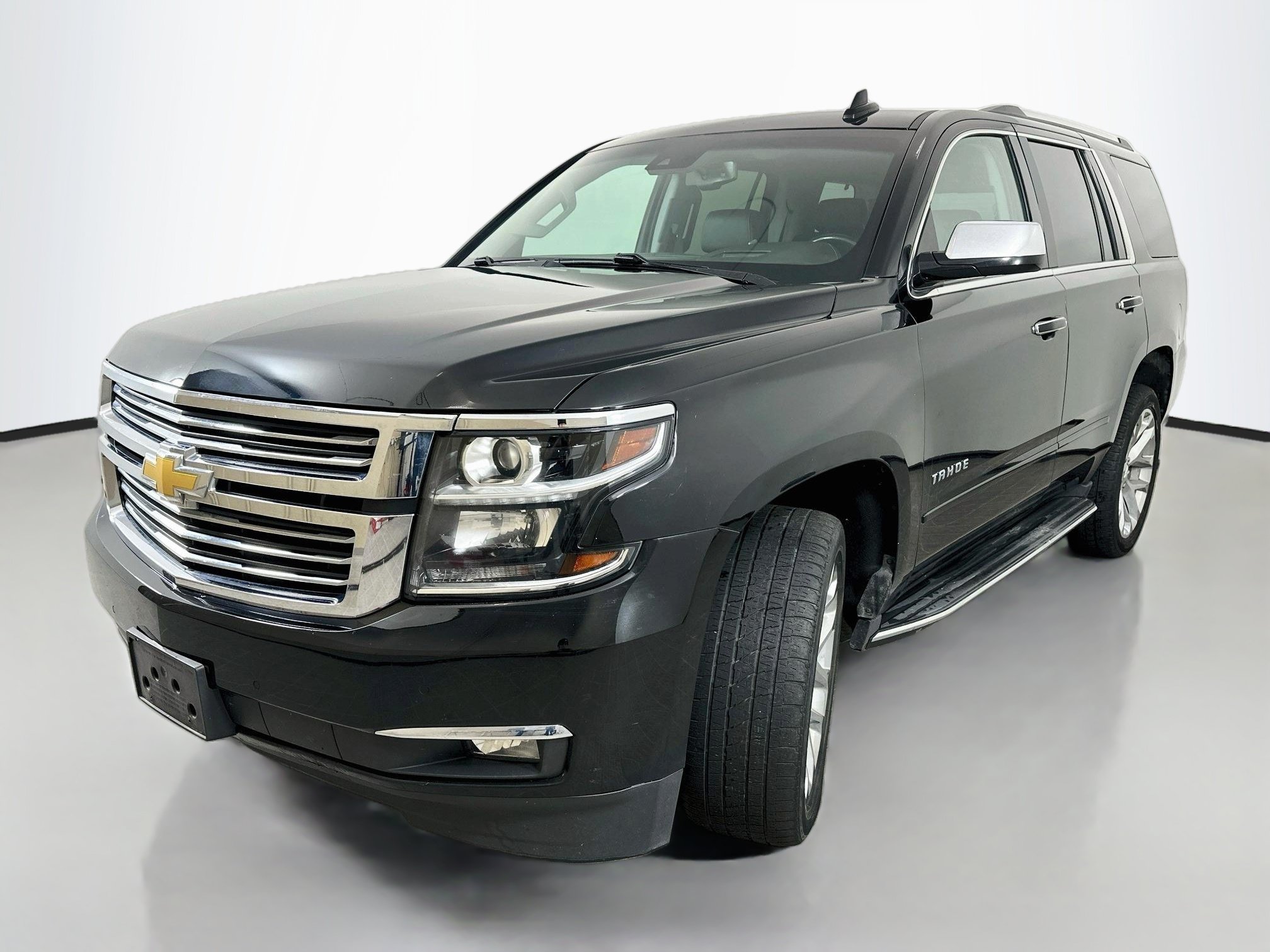 Used 2018 Chevrolet Tahoe Premier AWD/4WD image 3