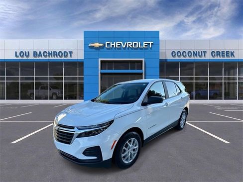 Used 2022 Chevrolet Equinox LS w/ LS Convenience Package image 4