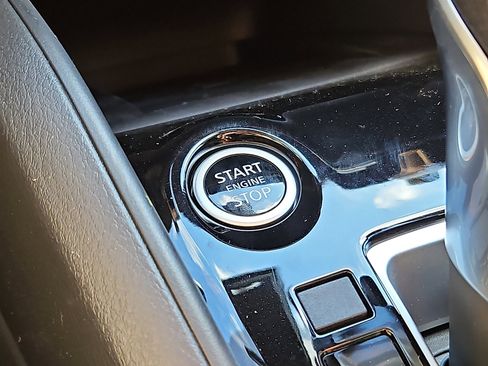 New 2025 Nissan Versa SR w/ Trunk Package image 18