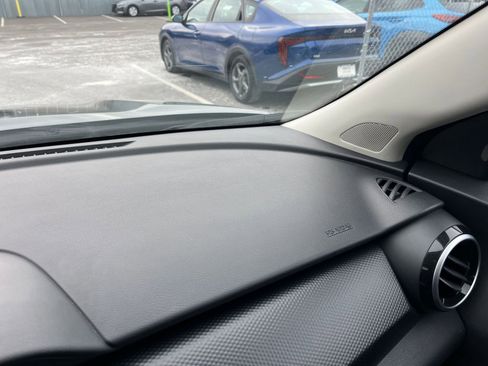 Used 2024 Nissan Kicks SV image 34