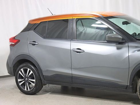 Used 2018 Nissan Kicks SV image 3