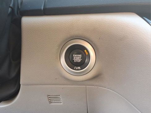 Used 2024 Chrysler Pacifica Touring-L image 11