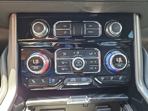 Used 2023 GMC Yukon Denali AWD/4WD image 9