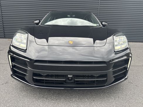 Certified 2025 Porsche Panamera image 12