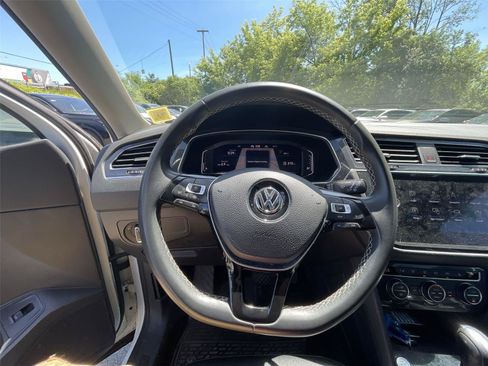 Used 2021 Volkswagen Tiguan SEL AWD/4WD image 15