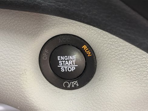 Used 2021 Jeep Cherokee Latitude Lux w/ Comfort/Convenience Group image 24