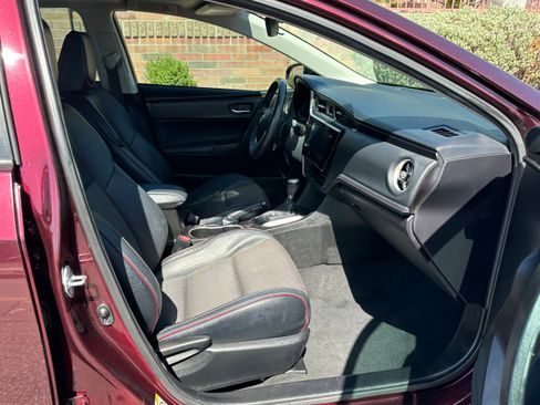 Used 2017 Toyota Corolla SE image 11