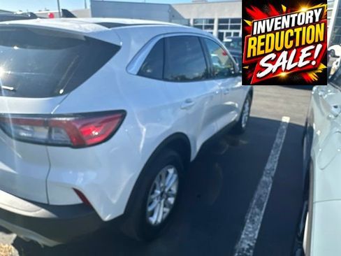 Used 2021 Ford Escape SE w/ Cold Weather Package FWD image 4