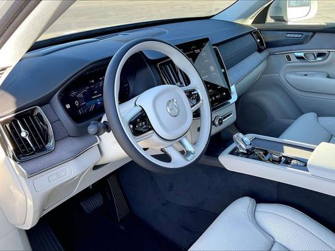 New 2026 Volvo XC90 T8 Ultra w/ Protection Package Premier image 8