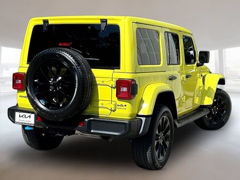 Used 2022 Jeep Wrangler Unlimited Sahara w/ Cold Weather Group AWD/4WD image 6
