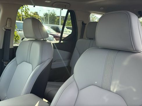 Used 2025 Honda Pilot Touring image 12