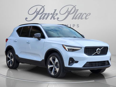 Used 2026 Volvo XC40 B5 Plus w/ Protection Package Premier AWD/4WD image 9