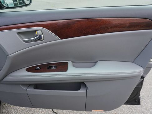 Used 2010 Toyota Avalon XLS FWD image 22
