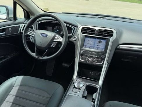 Used 2019 Ford Fusion SE FWD image 27